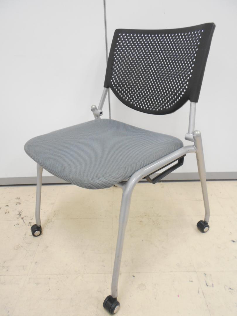 キャスター付なのに重ね置きOK！移動も収納もラクラクなスタッキングチェア！！
                        プロスタック
                                    中古
            