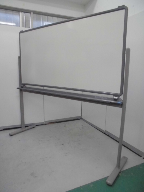 【ホワイトボード】　イトーキ(ITOKI)　【片面無地】　裏面はプロジェクタ投影可能　【脚付】
                        
                                    中古
            