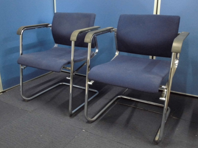 【デザイナーズ家具】ウィルクハーン(Wilkhahn)｜スタッキングチェア2脚セット｜肘付【セット商品】
                        
                                    中古
            