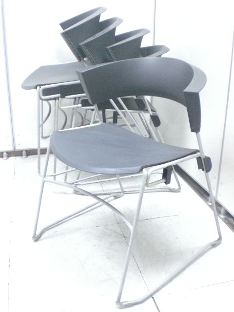 【1セット限定特別価格】先鋭的なデザインに優れた操作性　スタッキングチェアもここまで進化しました！！　【5脚セット商品】

                        ジロフレックス12
                                    中古
            