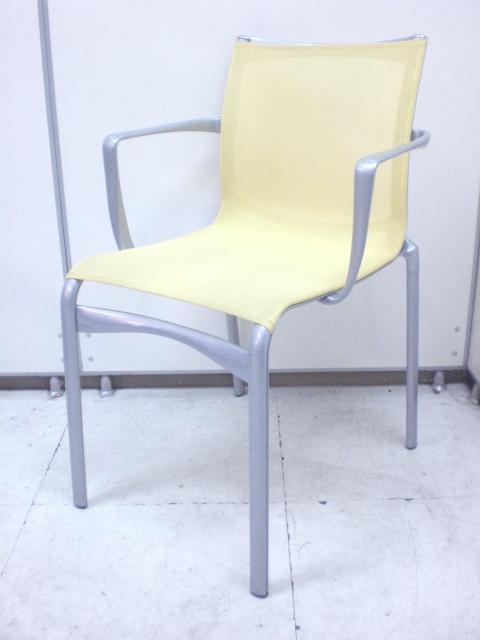 【2脚入荷】おしゃれで快適な座り心地のメッシュチェア!!　憧れのデザイナーズ家具
                        Alias
                                    中古
            