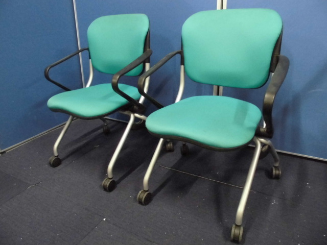 【セット商品】オカムラ｜ネスティングチェア2脚セット｜トーションシリーズ｜肘付｜グリーン｜ミーティング用などに！
                        TORSION(トーション)
                                    中古
            