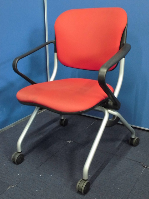 オカムラ｜ネスティングチェア｜トーションシリーズ｜肘付｜レッド｜ミーティング用などに！
                        TORSION(トーション)
                                    中古
            