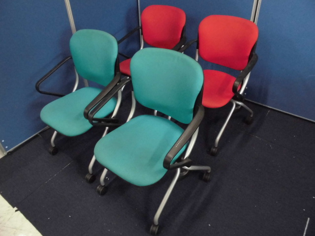 【セット商品】オカムラ｜ネスティングチェア4脚セット｜トーションシリーズ｜肘付｜グリーン｜ミーティング用などに！
                        TORSION(トーション)
                                    中古
            