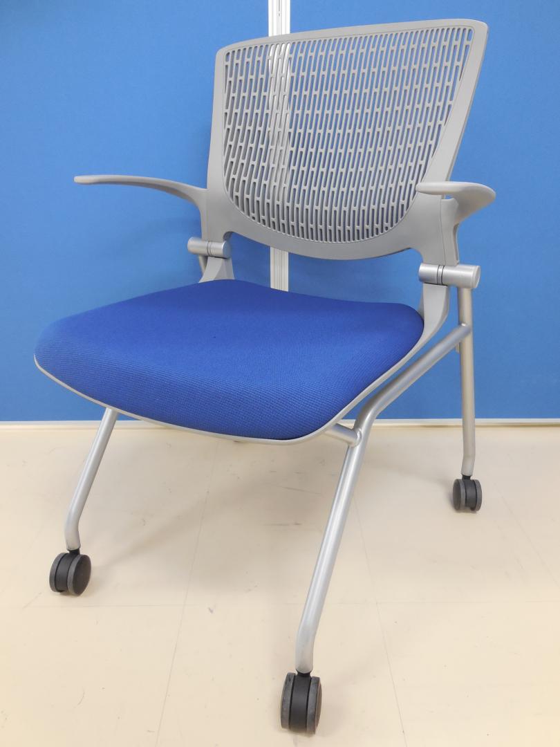 【人気即売れ商品が入荷！】岡村製作所製 グラータ(Grata)シリーズ ブルー×グレー　ネスティングチェア　ミーティング用に最適！【人気商品】
                        グラータ
                                    中古
            