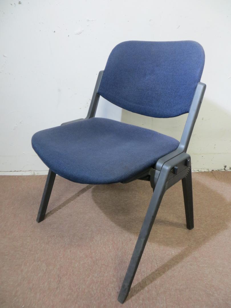 しっかりクッションのミーティングチェア
                        Apta　CASTELLI
                                    中古
            