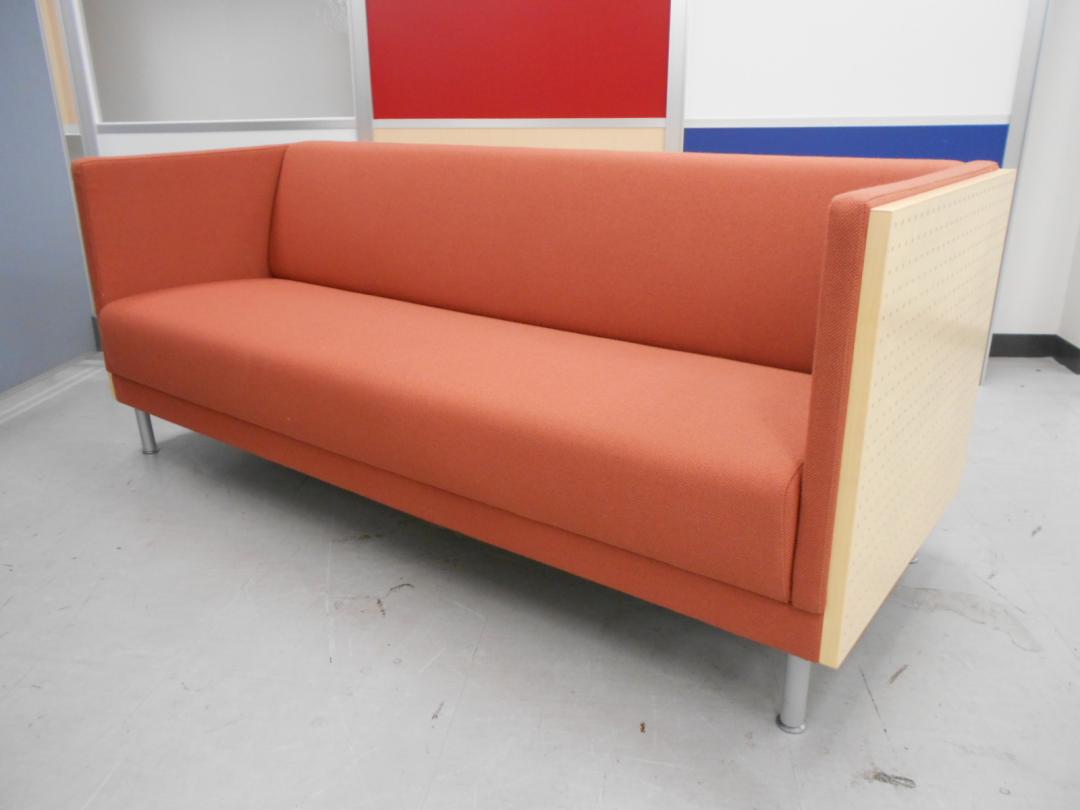 明るいカラーで受付にもってこいの3人掛けソファーです。状態もバツグンのイトーキ製RIORDソファ
                        RIORD Chair
                                    中古
            