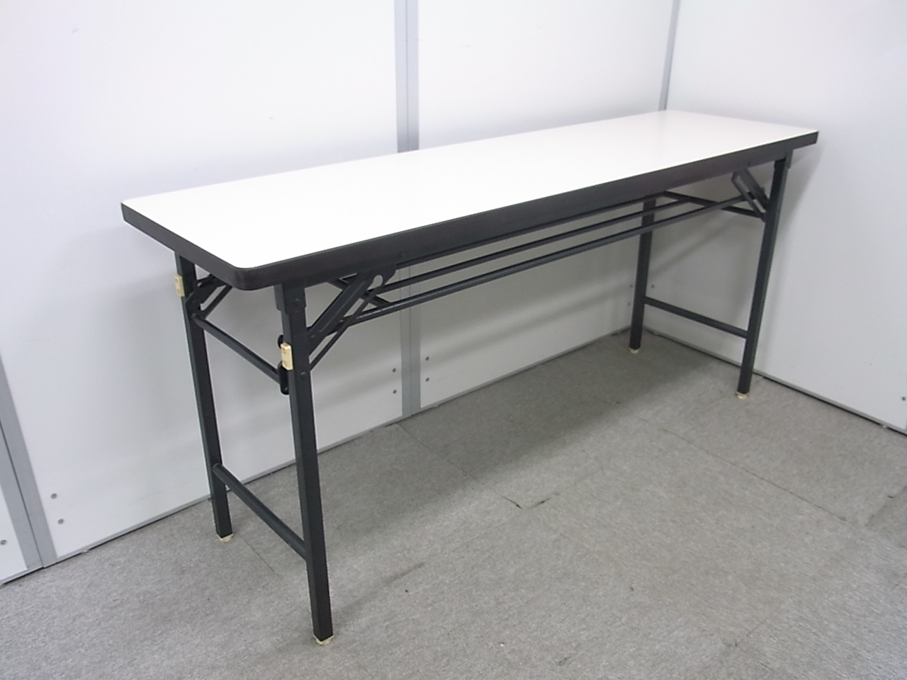 【1台入荷！】折りたたみテーブルが1台入荷！ 使用感がある為、お安くご案内！【おつとめ品！】
                        
                                    中古
            