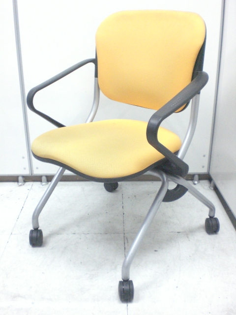 【3脚限定入替セール！】ネスティングチェア　イエロー　肘付きです
                        
                                    中古
            