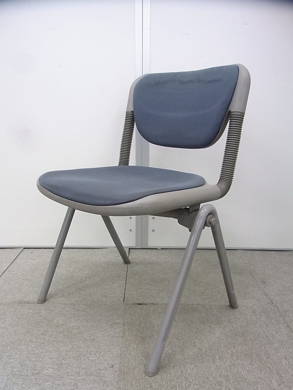 【10脚以上揃います!おつとめ品】価格重視のお客様にオススメ！イトーキ製 バーテブラのスタッキングチェア！使用感御座います！
                        バーテブラ
                                    中古
            