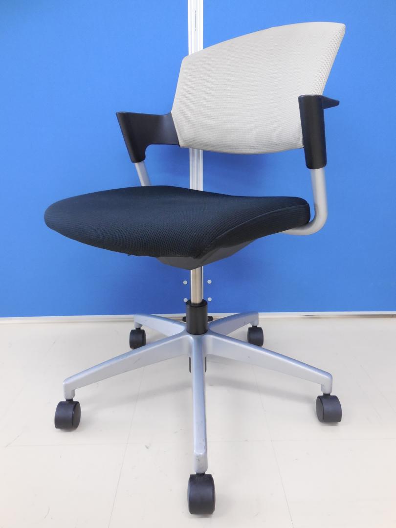 【やさしい色遣いに惚れ惚れ！】コクヨ製 プロッティ(Protty)シリーズ■上下昇降機能も付いたミーティングチェア【ロット商品】【8脚揃います！】
                        プロッティ
                                    中古
            