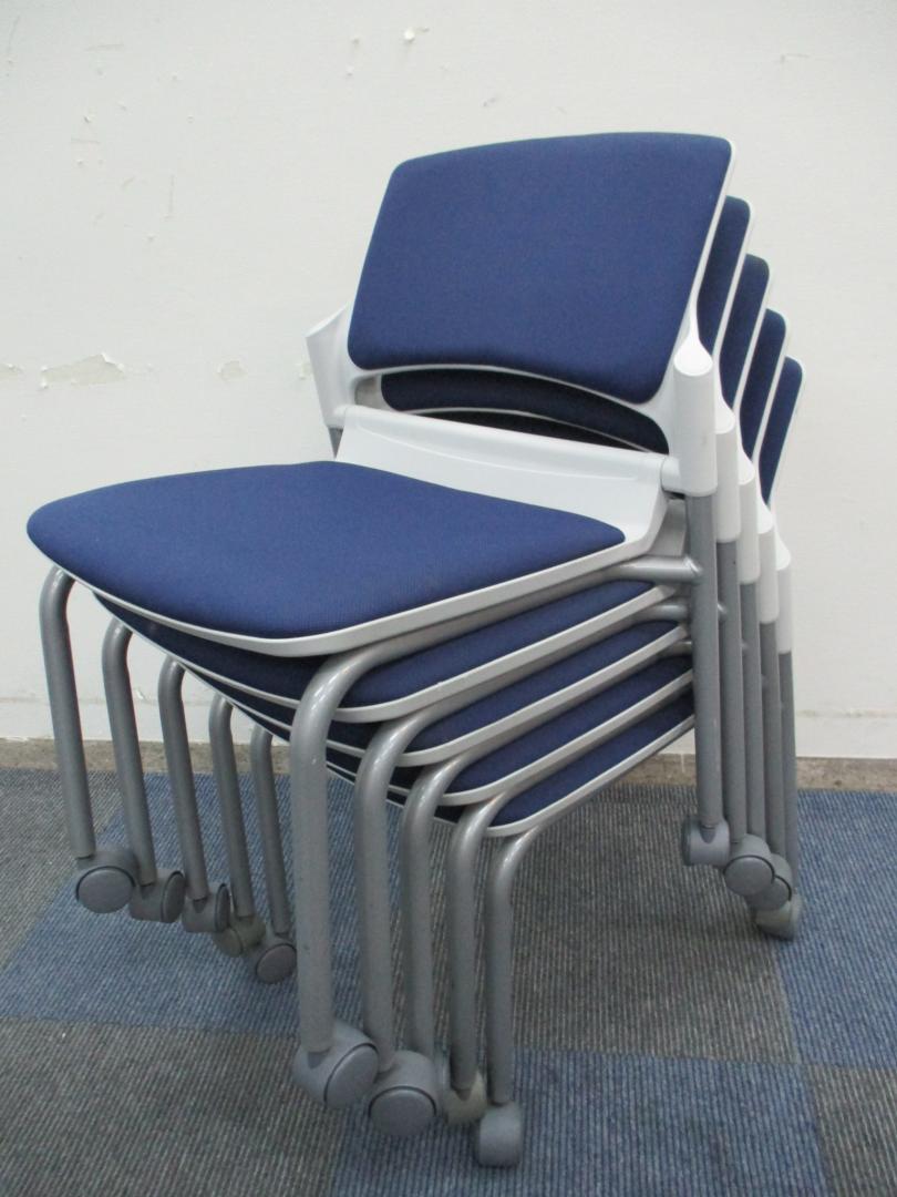 【セット商品】内田洋行製　ミーティングチェア　人気のブルー【キャスター付き】
                        
                                    中古
            