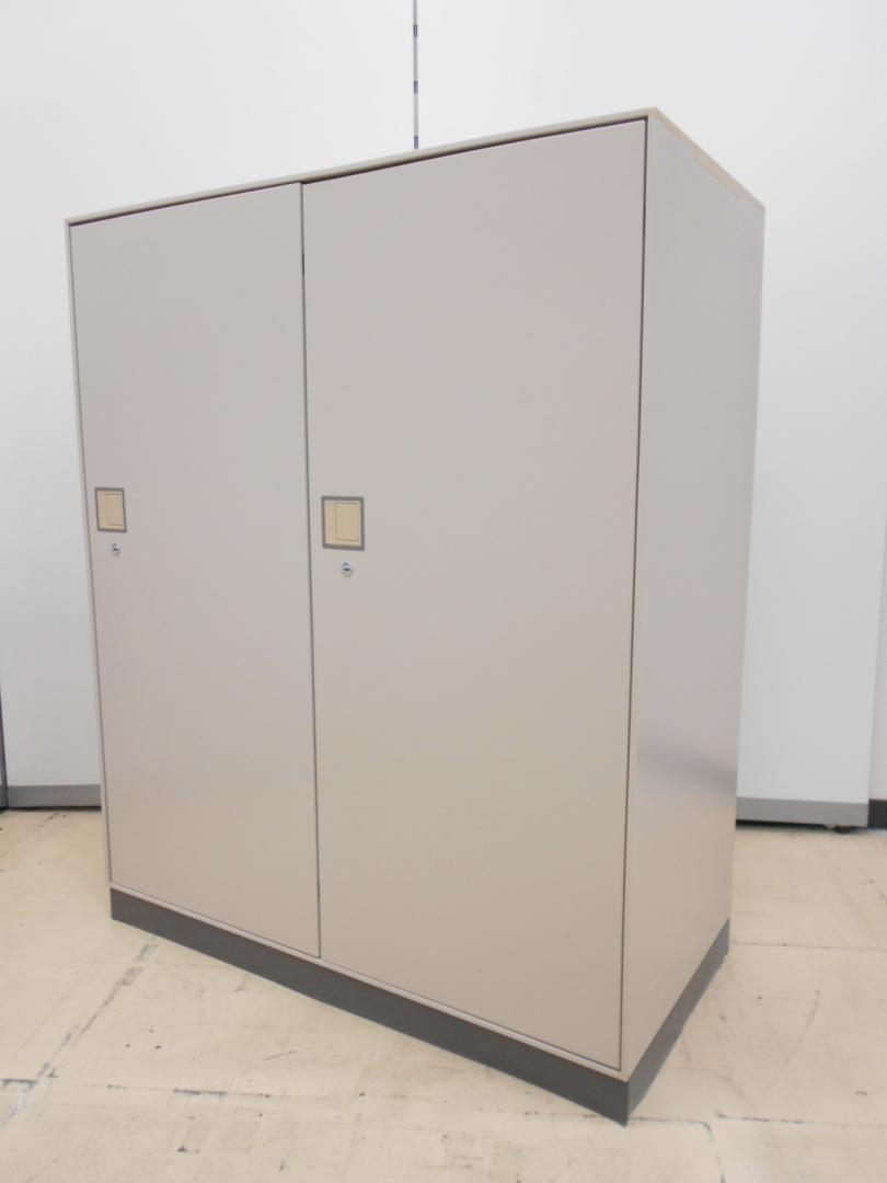 【レア商品】入口二つの便利な書庫が入荷いたしました。　コクヨ製エーゲージ書庫
                        エーゲージ
                                    中古
            