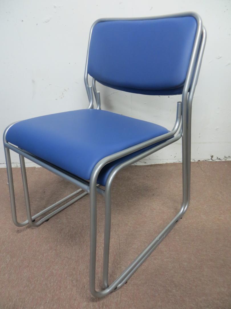 【開梱したばかり】新古品　不二貿易　スタックチェア【2脚のみ】
                        
                                    新古品
            