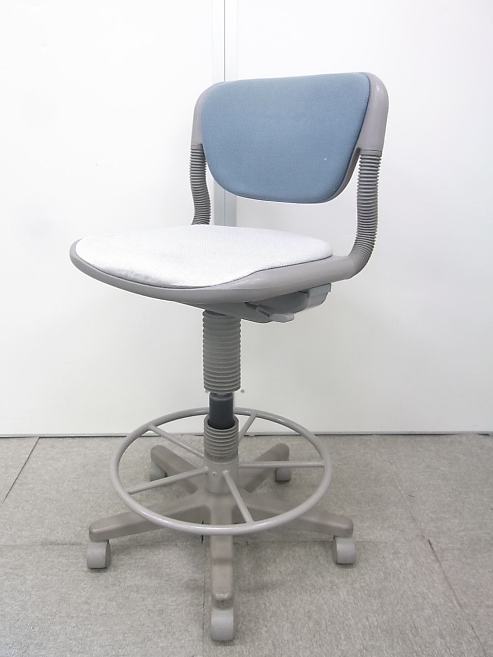 【レア商品！】イトーキ製 バーテブラのハイチェアが入荷！カウンターチェア！上下昇降可能です！
                        バーテブラ
                                    中古
            