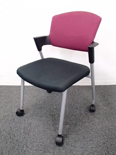 コクヨ製・プロッティ｜スタッキングチェア・キャスター付き｜明るいパープル！
                        プロッティ
                                    中古
            