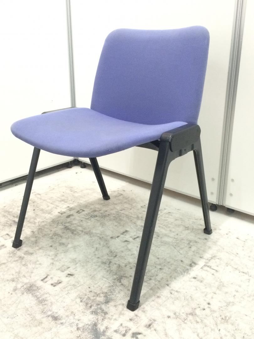【残り4脚】綺麗なパープルのスタッキングチェア
                        
                                    中古
            