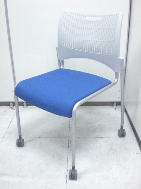 【7脚入荷】まるで新品と見間違うような状態良好のスタッキングチェア入荷！！
                        
                                    中古
            