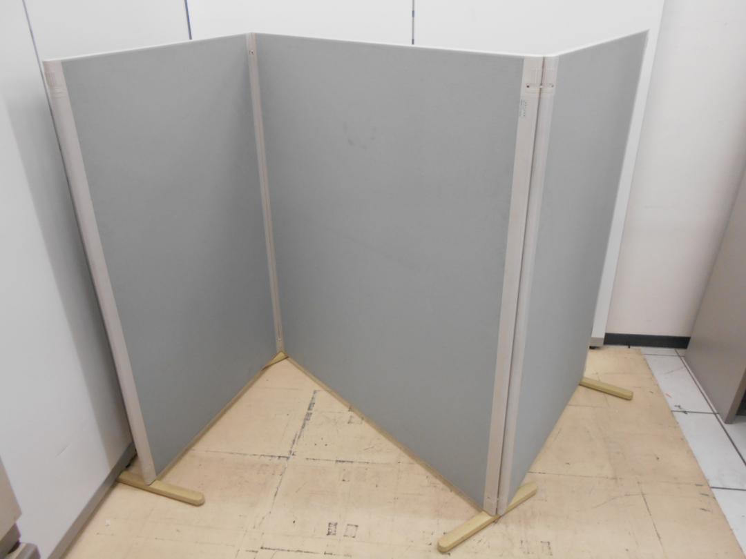 何かと便利な3連パーテーションが入荷しました！　間仕切り以外にも便利！
                        
                                    中古
            