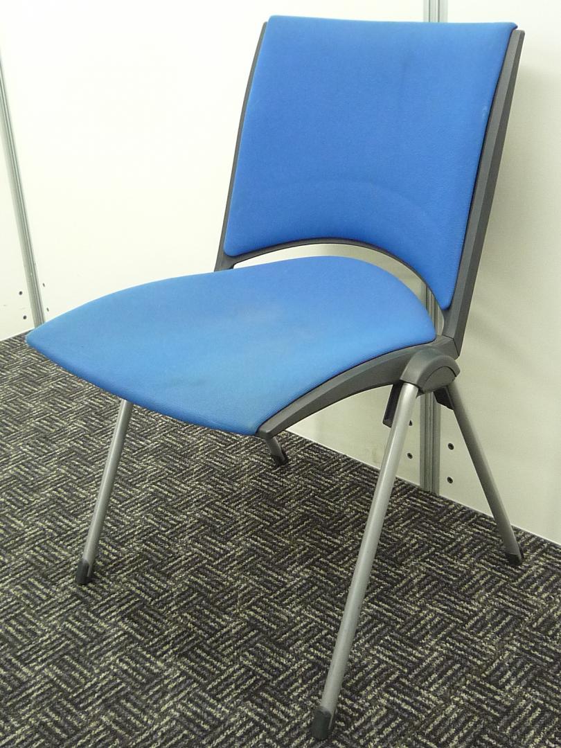 【期間限定お値引き！】人気のイトーキ製スタッキングチェア！■ちょっとした会議や休憩室用に■若干の使用感があるため特別価格！
                        
                                    中古
            