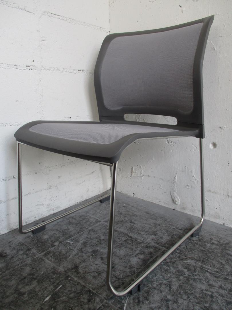 ～メッシュ地がオシャレな空間を演出～スタッキングチェア
                        ウィティ
                                    中古
            