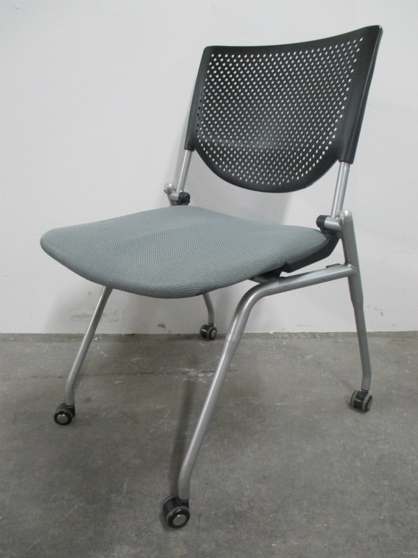 【20脚入荷！】オカムラ製プロスタック！　ネスティングタイプでコンパクトに収納できるのがポイント！！【中古オフィス家具】【ロット】
                        プロスタック
                                    中古
            