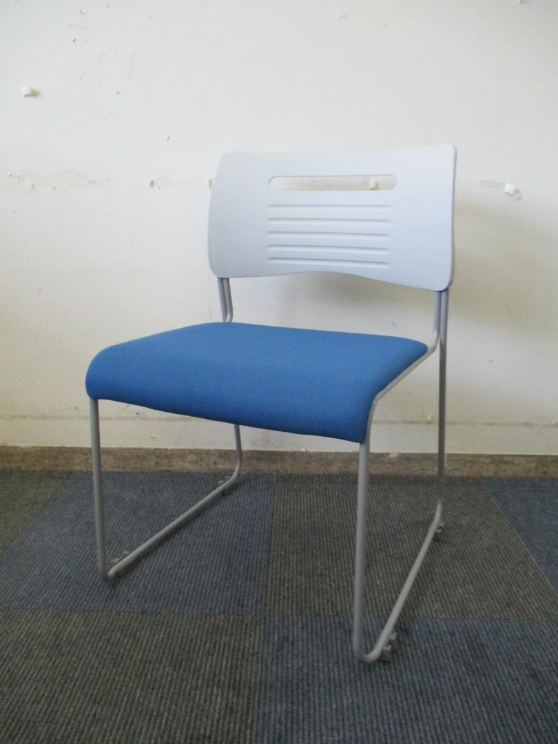 【未使用品なので状態良好!!】イノウエ製　スタックチェア【2色カラーが◎】
                        ＰＭＣシリーズ
                                    新古品
            