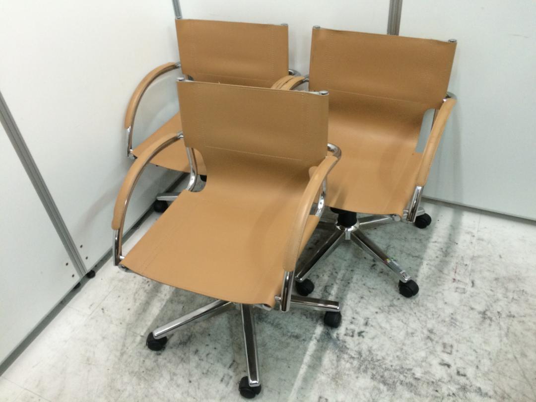 【セット商品】お洒落なミーティングチェア3脚セット
                        
                                    中古
            
