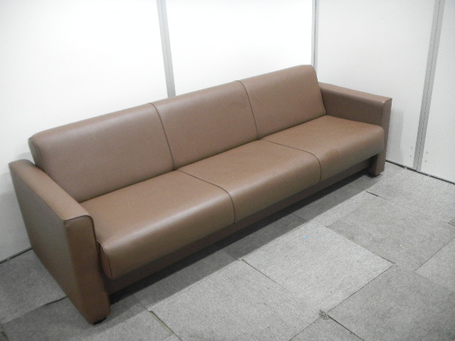 【限定1脚】【店内商品入替えのためお買い得商品！】【3人掛け用ソファー】【ソファーベットとしても使用可能！】【オカムラ製】【ブラウン色】
                        S-1Y
                                    中古
            