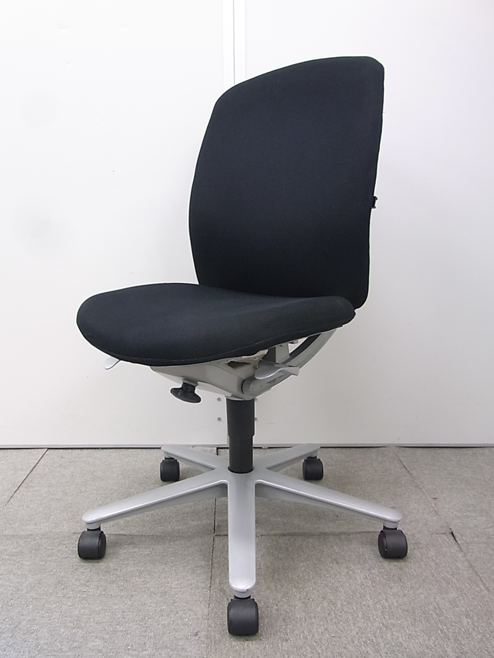 【6脚入荷！】内田洋行製キャストチェア！ブラックの人気チェアが続々入荷！【おつとめ品】
                        キャスト
                                    中古
            