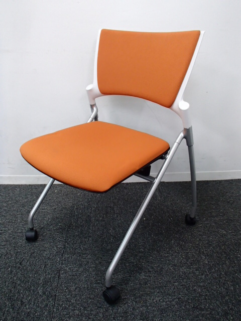 イトーキ製｜ネスティングチェアが６脚入荷｜カラーがオレンジなので爽快感◎
                        マノス
                                    中古
            