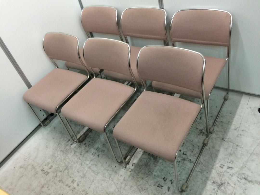 【セット商品】【6脚セット】綺麗なピンク色のスタッキングチェア
                        
                                    中古
            
