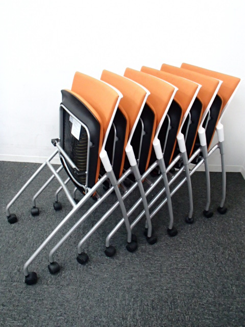 オレンジカラー｜ネスティングチェア６脚セット商品｜キャスター付き！
                        マノス
                                    中古
            