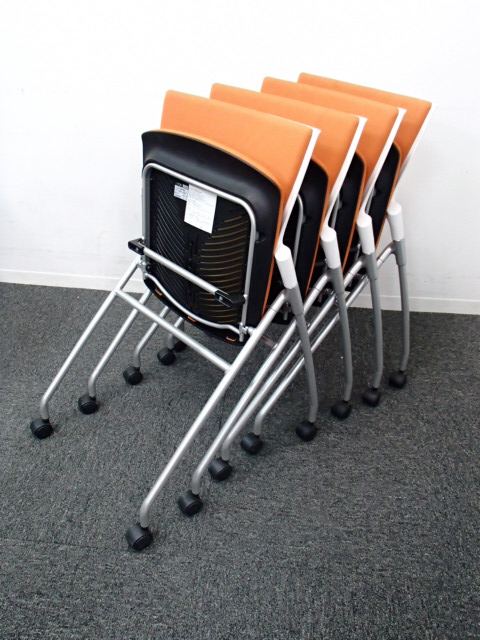 オレンジカラー｜ネスティングチェア４脚セット商品｜キャスター付き！
                        マノス
                                    中古
            