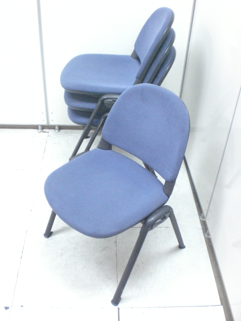 【４台で１セット商品】横にもたてにも重ねられます　ブルー　スタッキングチェア
                        
                                    中古
            