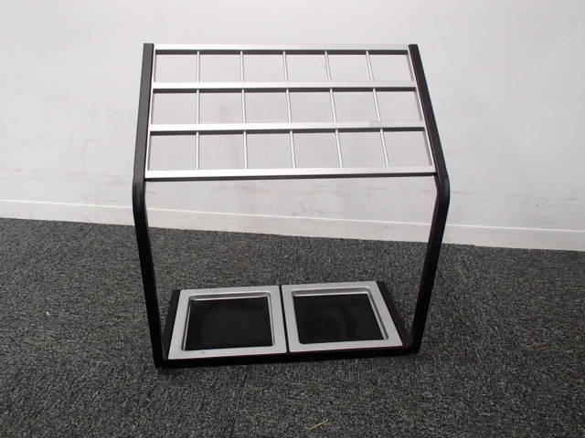 小さめの傘立になります｜スペースを小さく済ませたい人向け！
                        
                                    中古
            