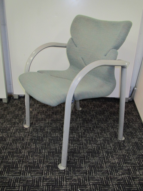 超一流メーカーオカムラのミーティングチェア■数半端のためお得
                        
                                    中古
            