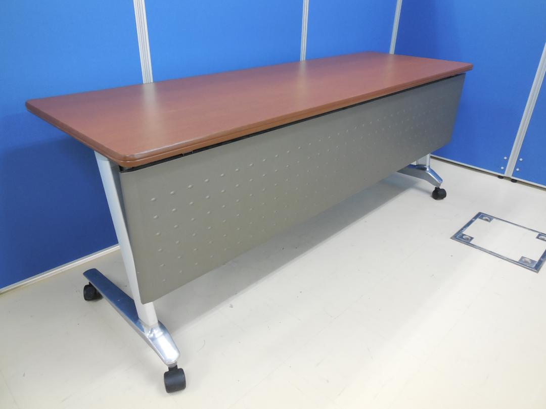 【1台限定入荷！】内田洋行製 サイドスタックテーブル 幕板付き 幅1800mm 会議室やセミナールームにオススメの逸品！【状態良好】
                        
                                    中古
            