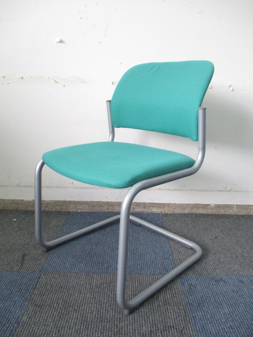 【状態良好商品】ミーティングチェア　肘無し　コクヨ製【鮮やかなグリーン】
                        会議用イス100シリーズ
                                    中古
            