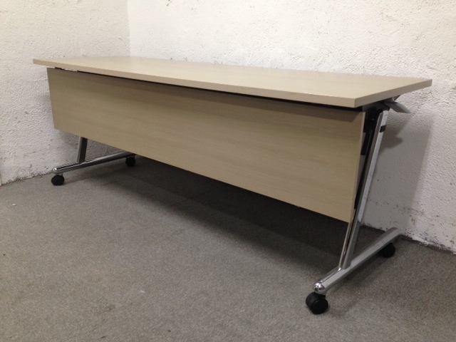 コクヨ製スタックテーブル【幅1800㎜奥行き600㎜タイプで広々とお使い頂けます】
                        
                                    中古
            