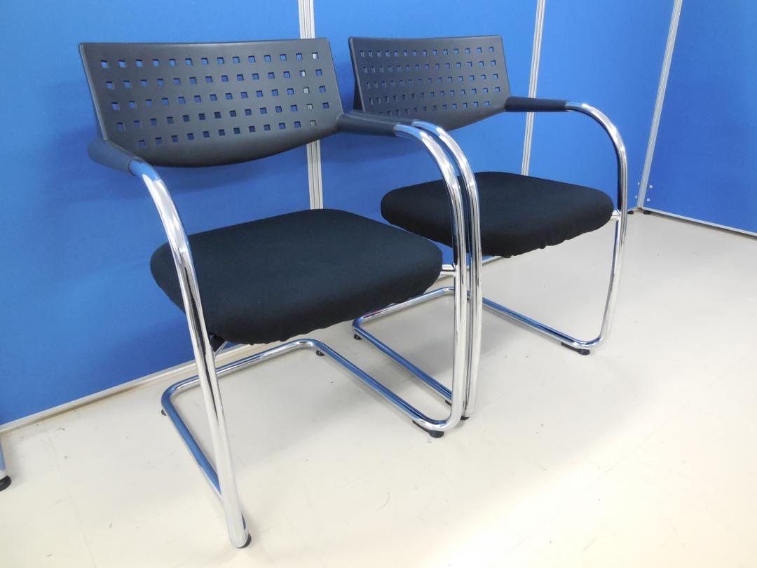 【2脚セットで1,000円OFF】Vitra.社(ヴィトラ社) VISAVIS/ビザビ スタッキングチェア ブラック色■メディアでも多数見かけるデザイナーズ家具です！【状態良好】
                        ビザビ
                                    中古
            