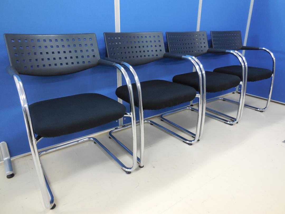 【4脚セットで2,000円OFF】Vitra.社(ヴィトラ社) VISAVIS/ビザビ■メディアで多数見かけるデザイナーズ家具！洗練されたデザインと座り心地が魅力です！【状態良好】
                        ビザビ
                                    中古
            