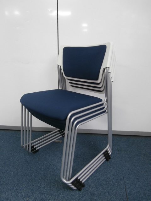 【イトーキ製】【スタッキングチェア】お得な４脚セット！
                        
                                    中古
            