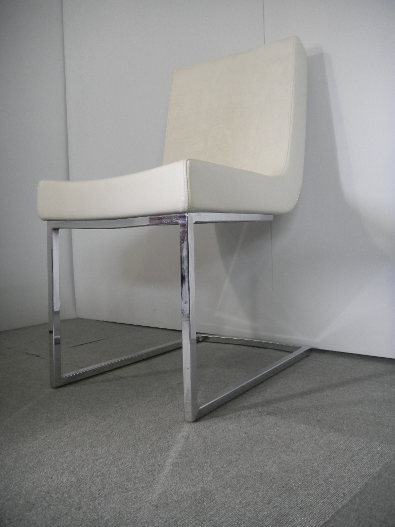 【まるでデザイナーズ家具のよう】ミーティングチェア（東大阪倉庫在庫）
                        
                                    中古
            