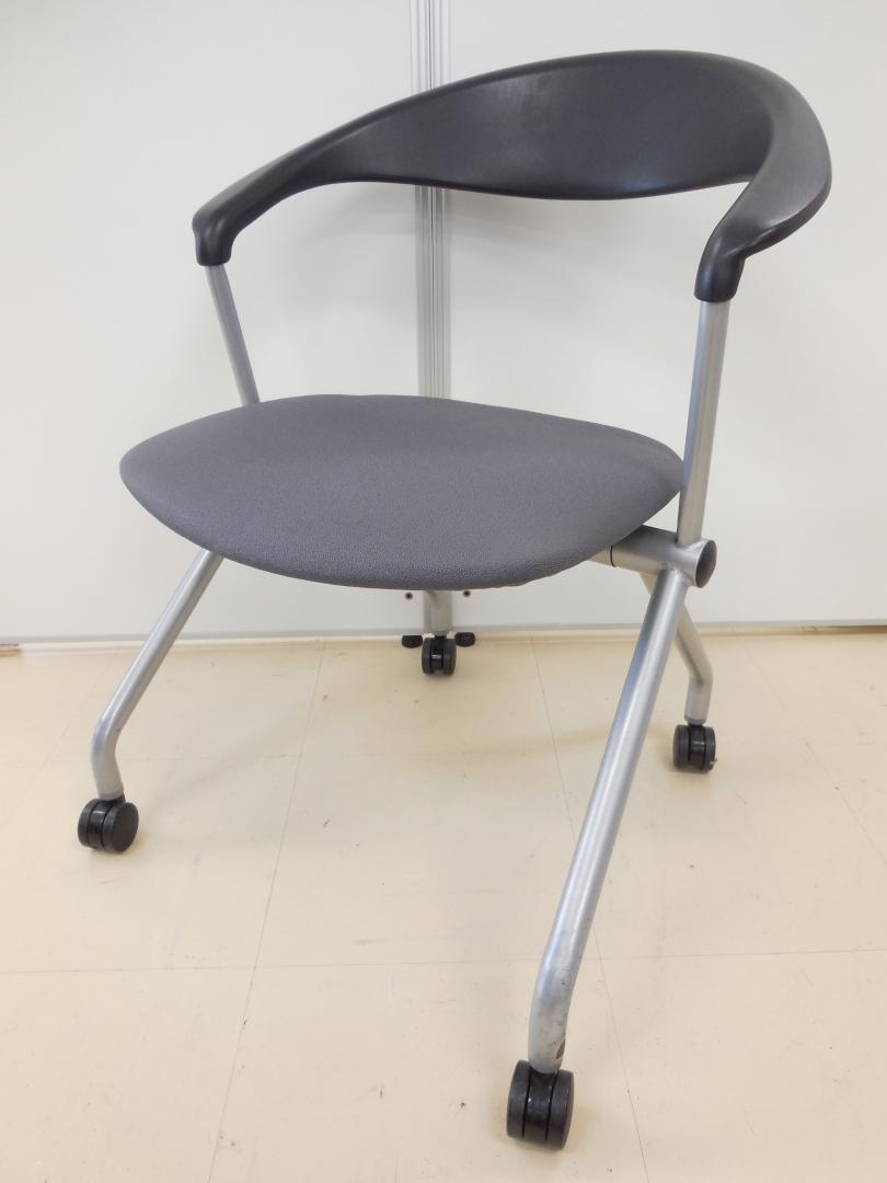 【状態良好】内田洋行製 ネスティングチェア スタンダードなグレー色■シーンを選ばない配色が心を擽ります！【ロット商品】 
                        スタッカートシリーズ
                                    中古
            