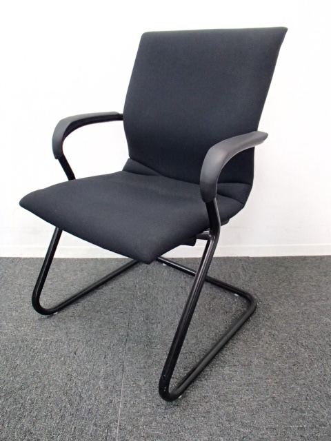 4脚揃います！｜スチールケース製のミーティングチェア入荷｜キャスターなし｜人気のブラック！
                        
                                    中古
            