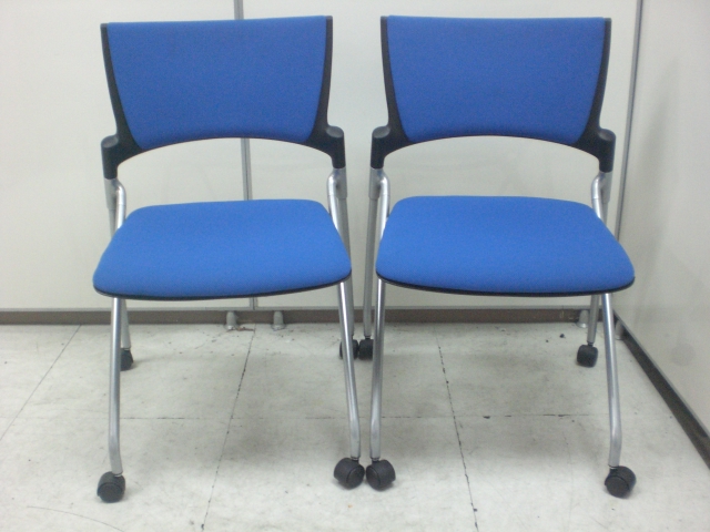 【1セット限定】デザイン性・操作性ともに抜群のネスティングチェア2脚セット商品！！
                        MANOSS　マノスチェア
                                    中古
            