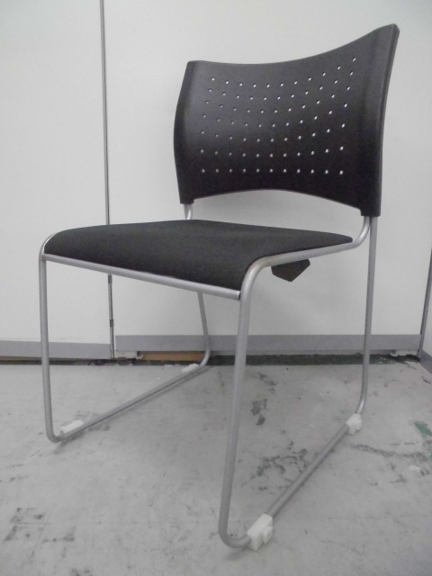 【おつとめ品】　擦り傷あり　【スタッキングチェア】　ジョインテックス(JOINTEX)　【ミーティングチェア】　会議椅子　【肘無】
                        
                                    中古
            