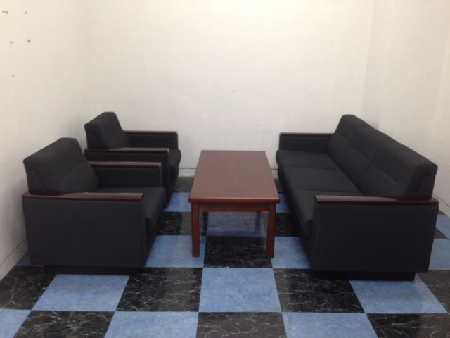 すいません！商談中です！【これが中古の良いところ！定価総額40万円以上！】応接セット一式｜一人用×2｜三人用×1｜テーブル｜
                        S-17X
                                    中古
            