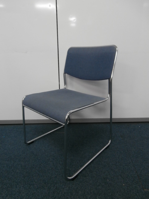 【おつとめ品】【その他メーカー】【スタッキングチェア】残り１脚の為！
                        
                                    中古
            